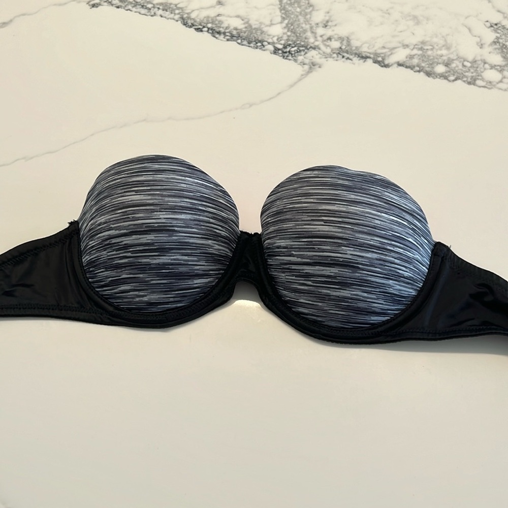 Victoria’s Secret Pink strapless push-up bra